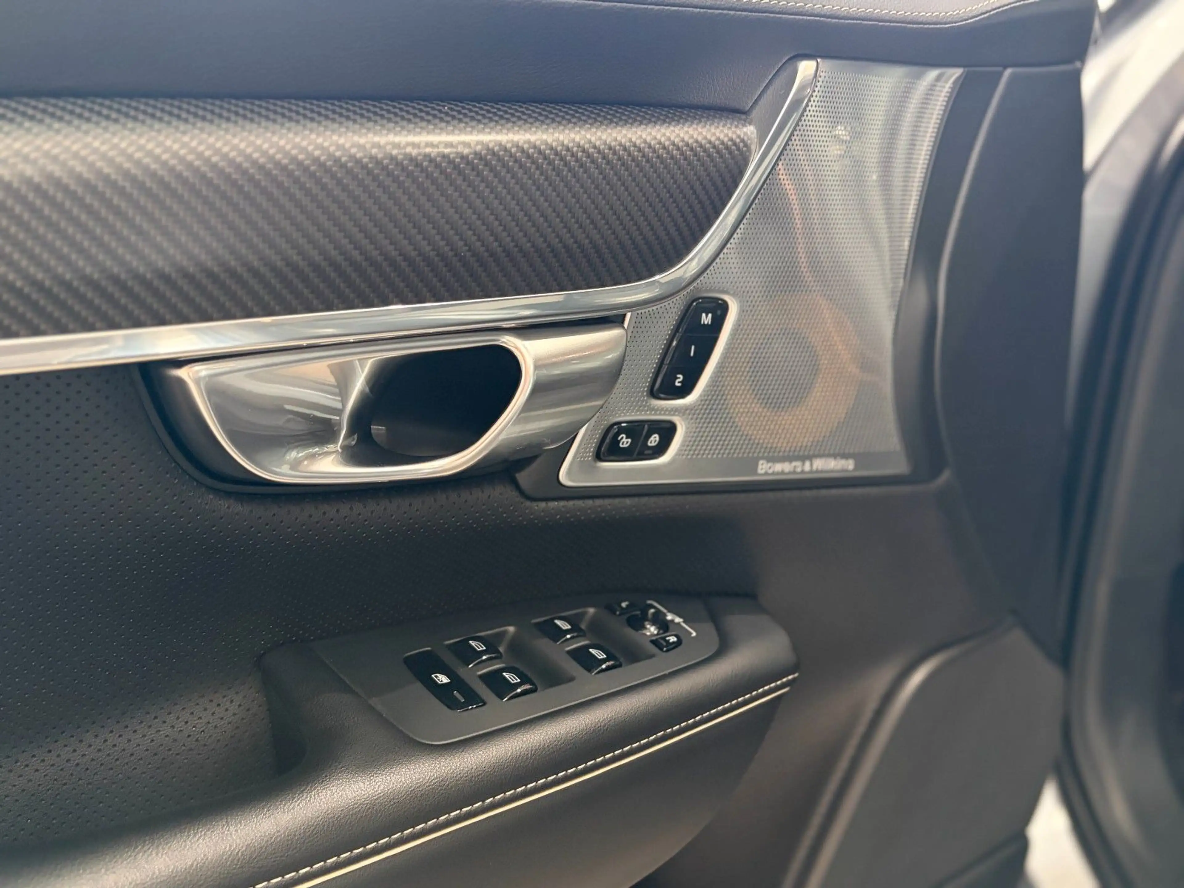 Volvo S90 *R Design*B&W*HeadUp*AHK*StHz*Pano*Carbon*ACC — photo 19