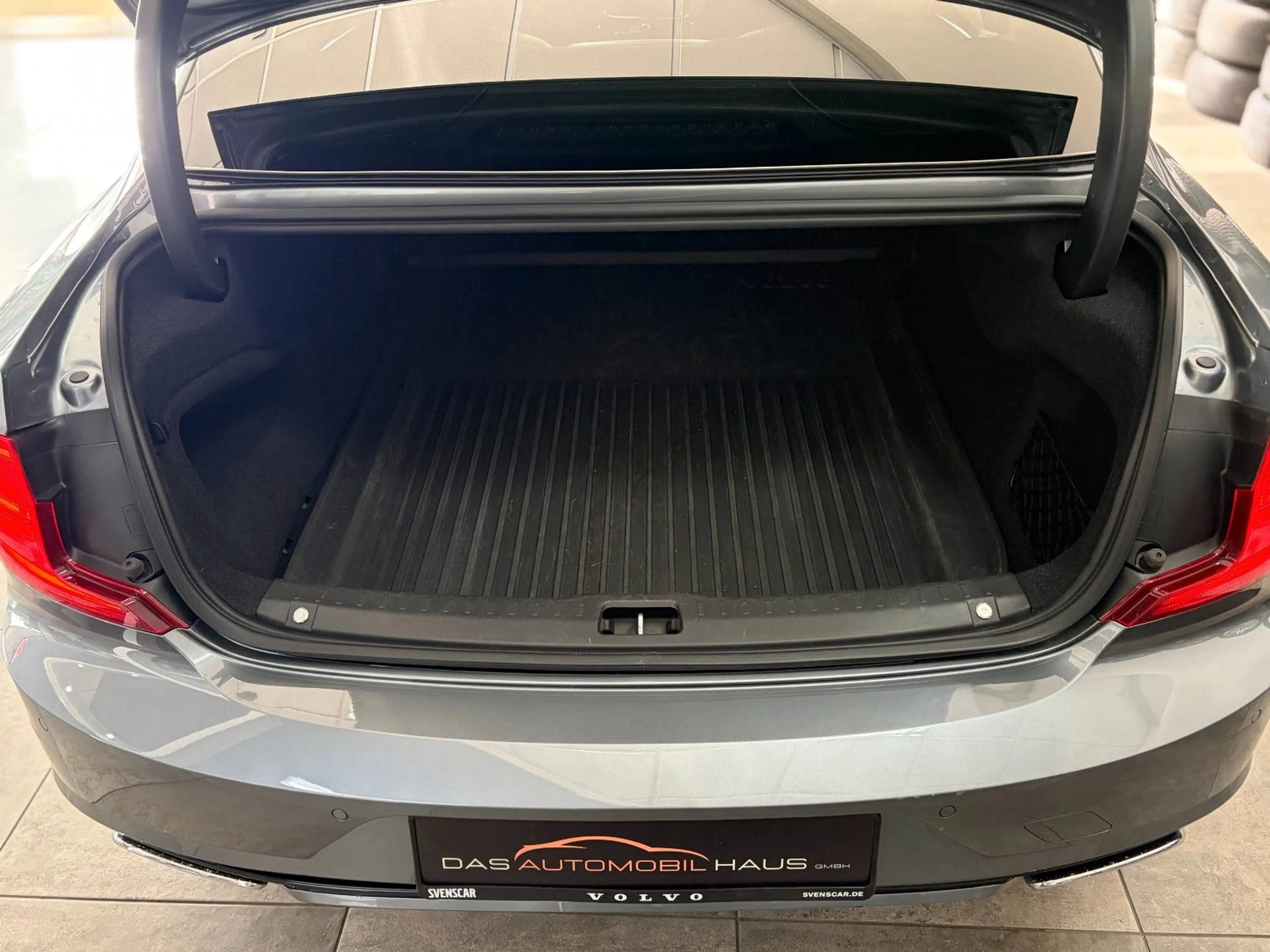Volvo S90 *R Design*B&W*HeadUp*AHK*StHz*Pano*Carbon*ACC — photo 35
