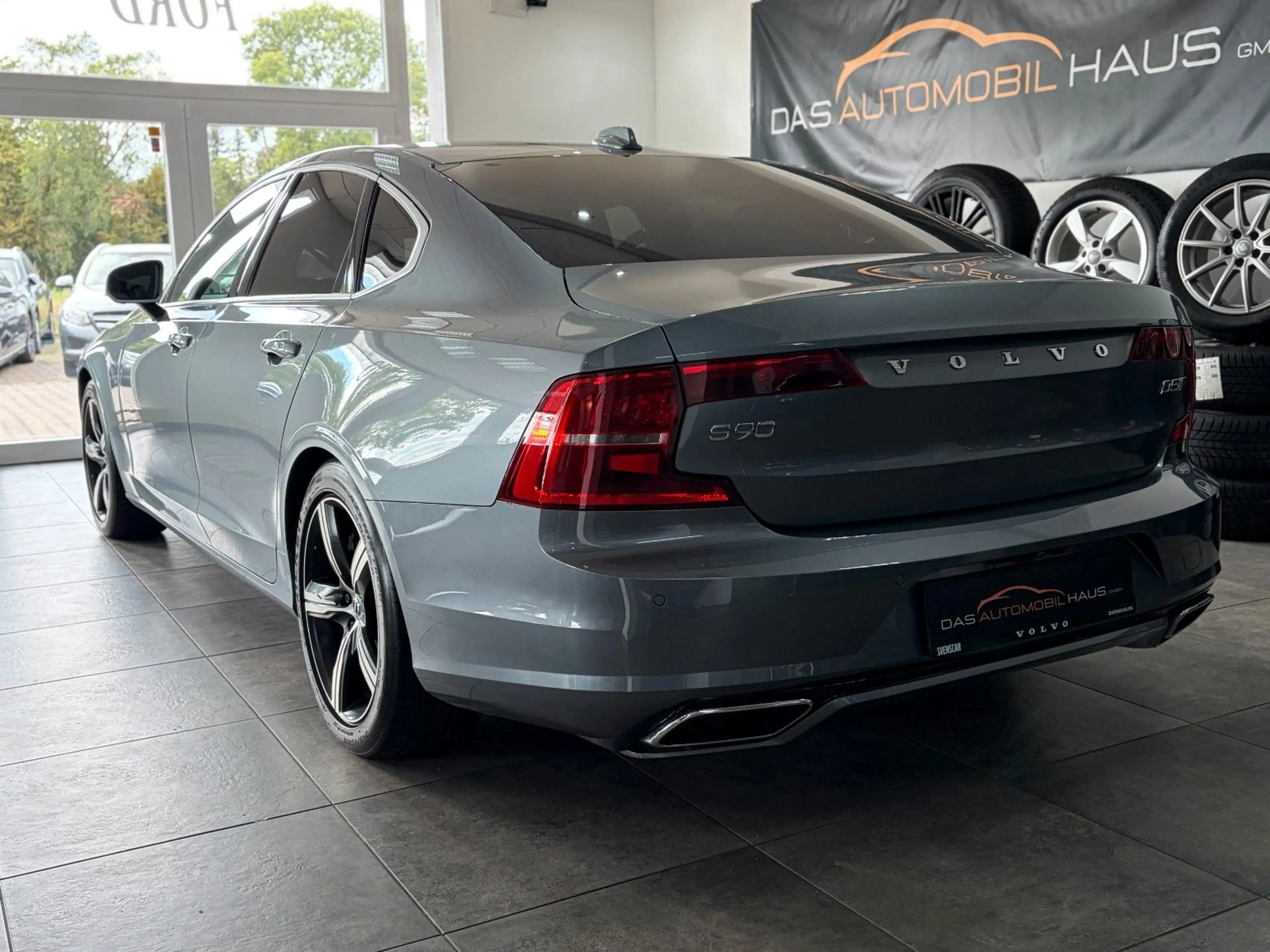 Volvo S90 *R Design*B&W*HeadUp*AHK*StHz*Pano*Carbon*ACC — photo 11