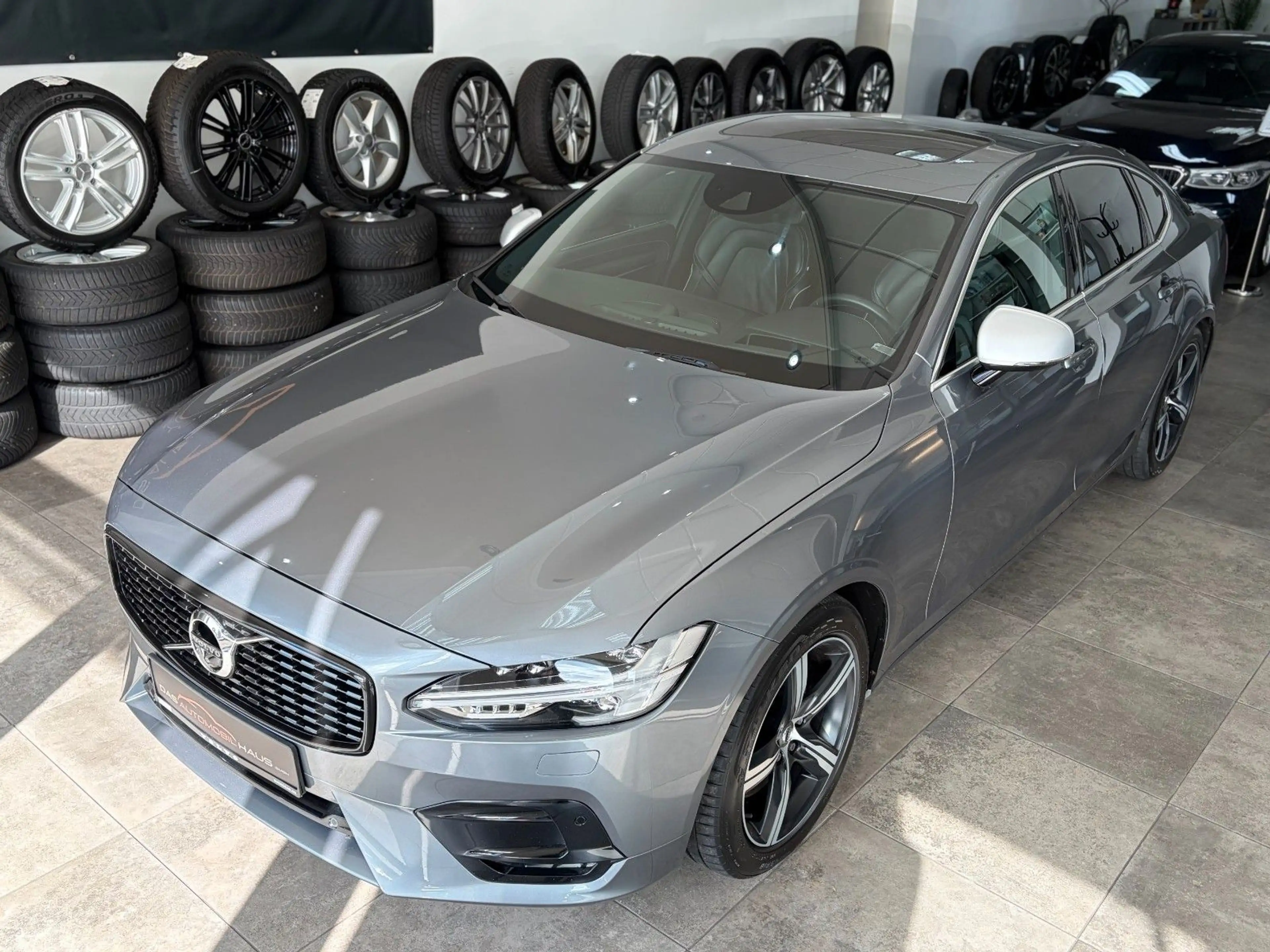 Volvo S90 *R Design*B&W*HeadUp*AHK*StHz*Pano*Carbon*ACC — photo 6