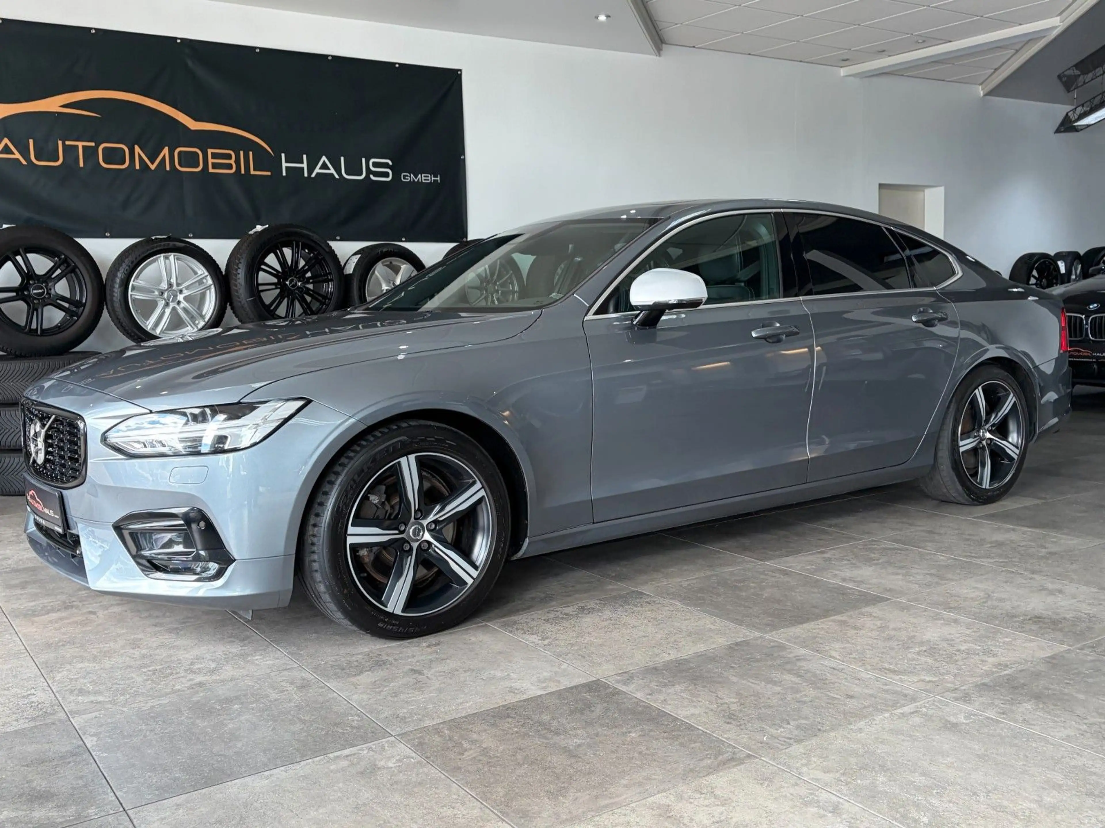 Volvo S90 *R Design*B&W*HeadUp*AHK*StHz*Pano*Carbon*ACC — photo 8