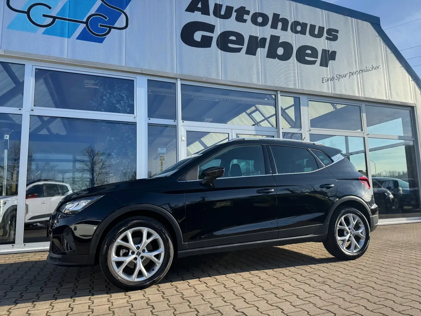 SEAT Arona 1.0 TSI FR LED SHZ VC Kamera Schwarz - 1