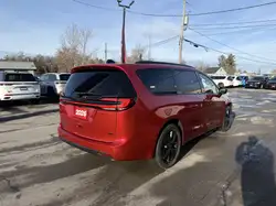 Chrysler Pacifica снимка Chrysler Pacifica