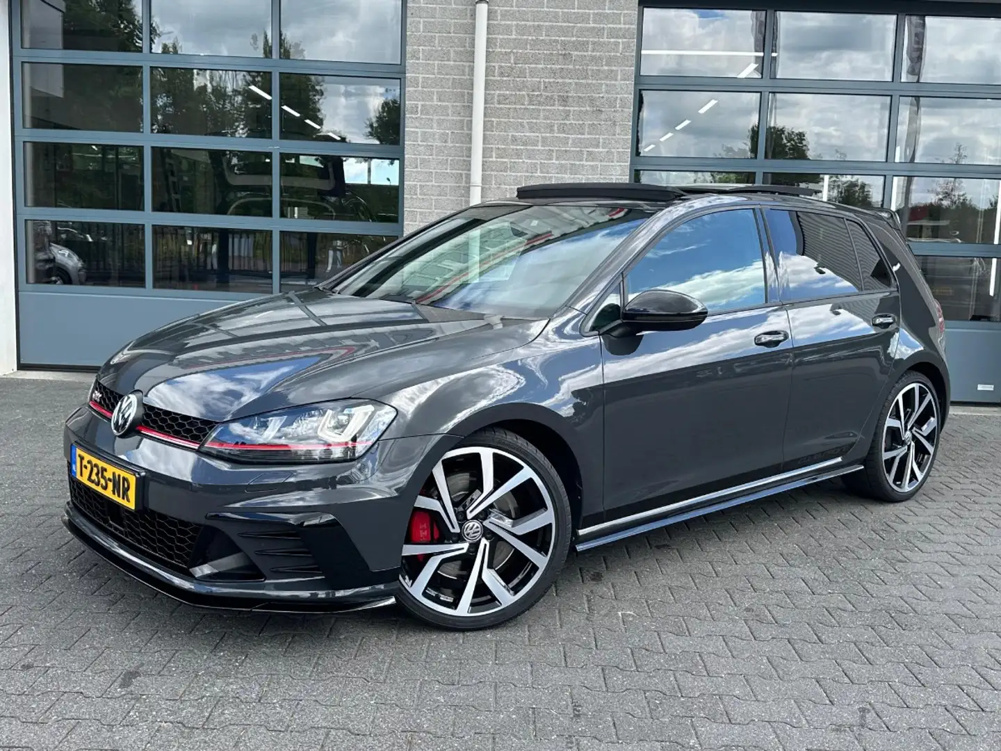 Volkswagen Golf GTI 2.0 TSI Clubsport | RECARO | UNIEK! | Grijs - 1