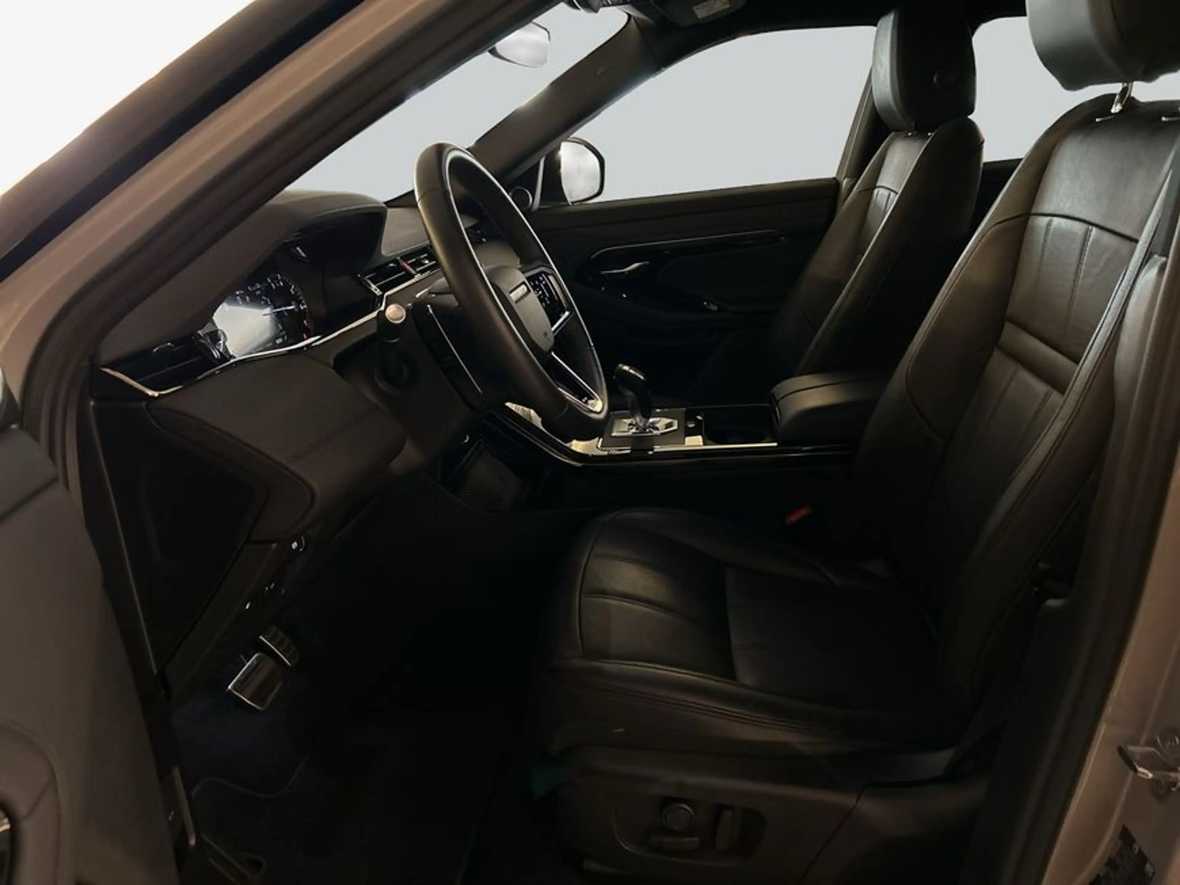Land Rover Range Rover Evoque P300e R-Dynamic — photo 9