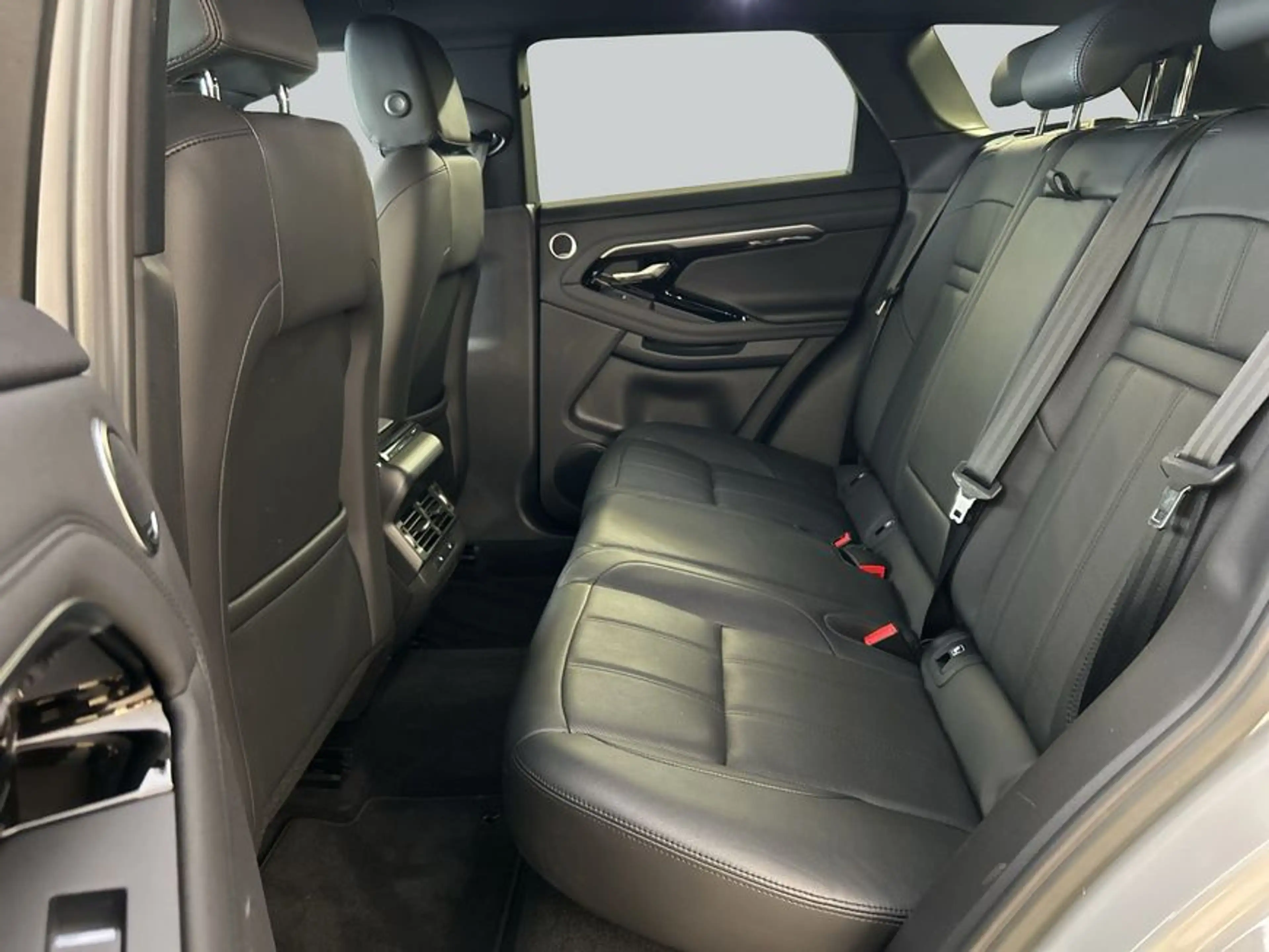 Land Rover Range Rover Evoque P300e R-Dynamic — photo 11