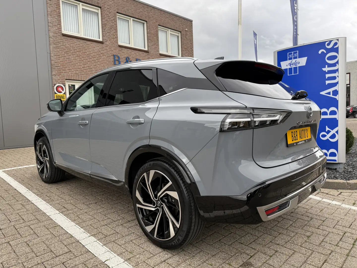 Nissan Qashqai 1.3 MHEV 158pk Xtronic Tekna Plus l PANO-DAK l ACC Grijs - 2