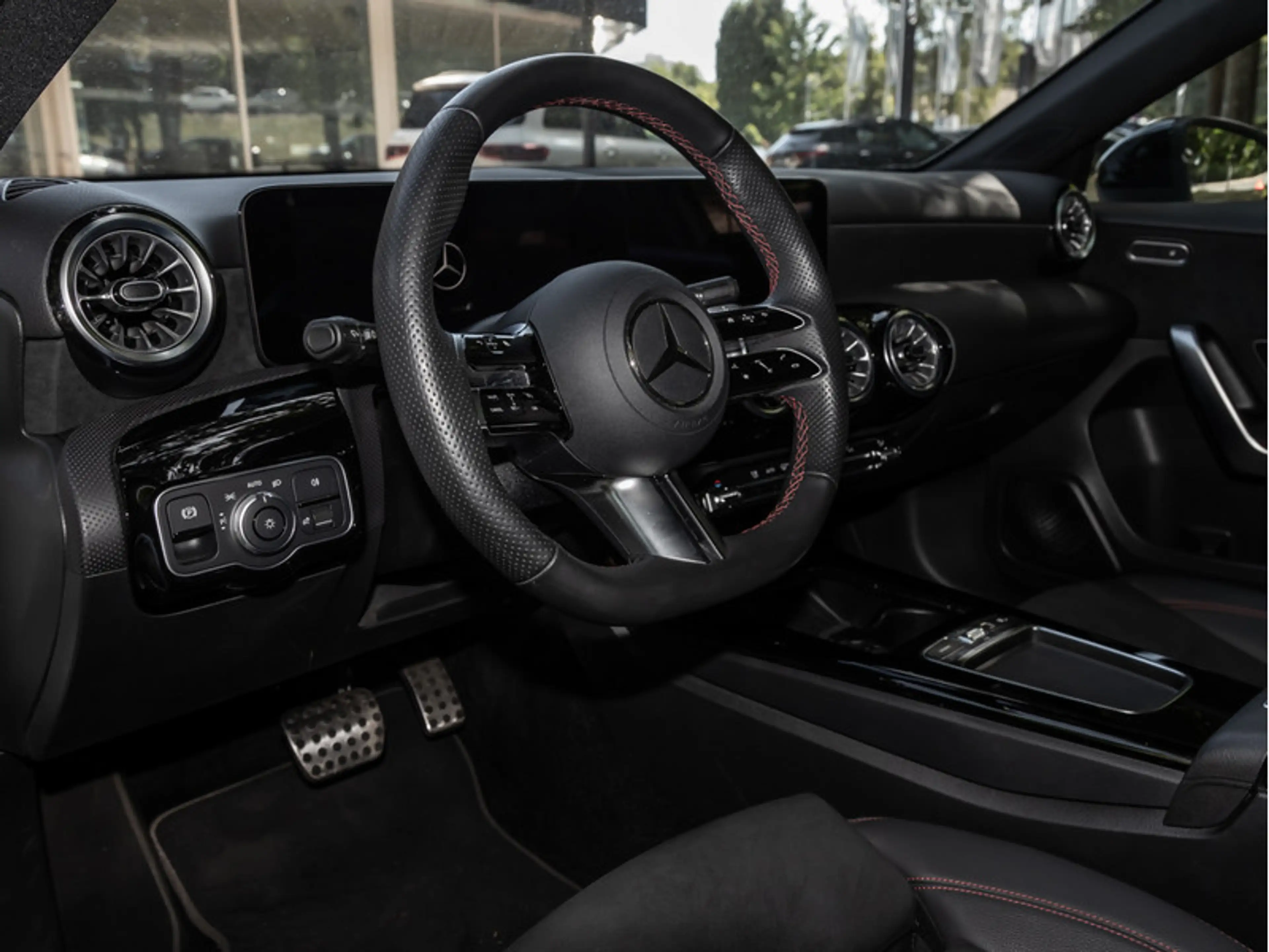 Mercedes-Benz A 220 d AMG-Sport/LED/Cam/Night/Totw/Ambiente/18 — photo 11