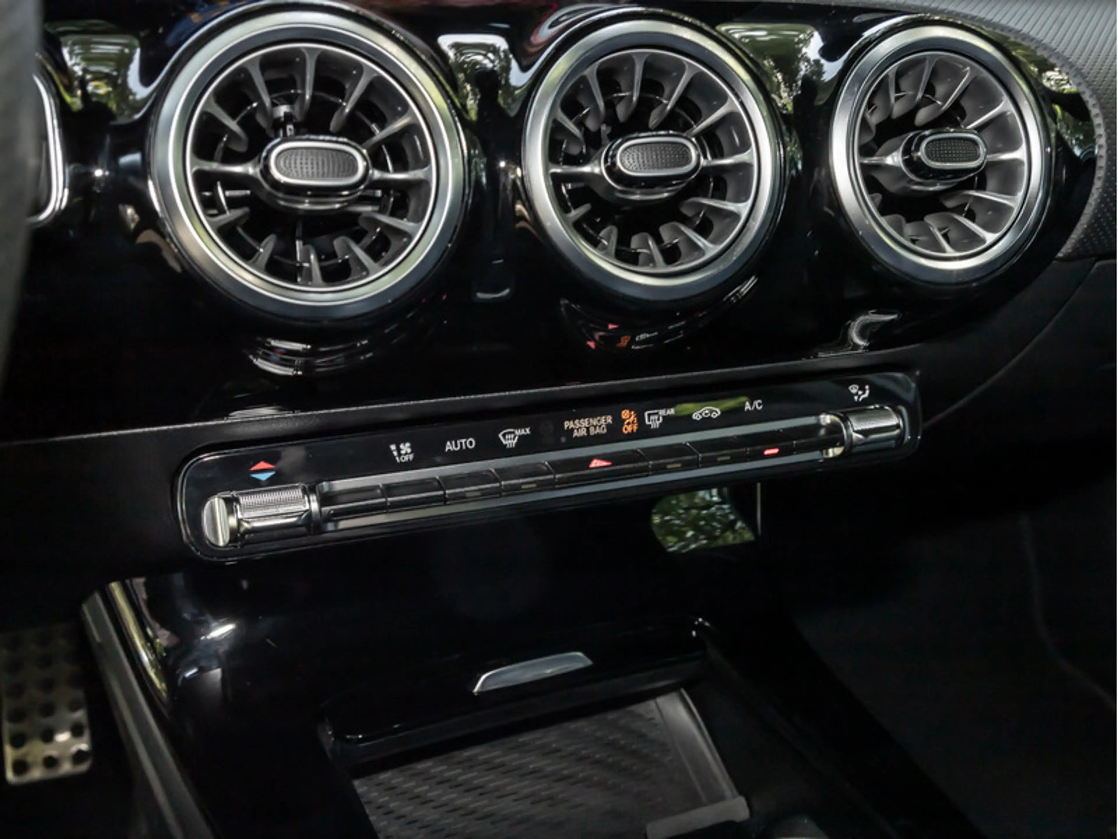 Mercedes-Benz A 220 d AMG-Sport/LED/Cam/Night/Totw/Ambiente/18 — photo 14
