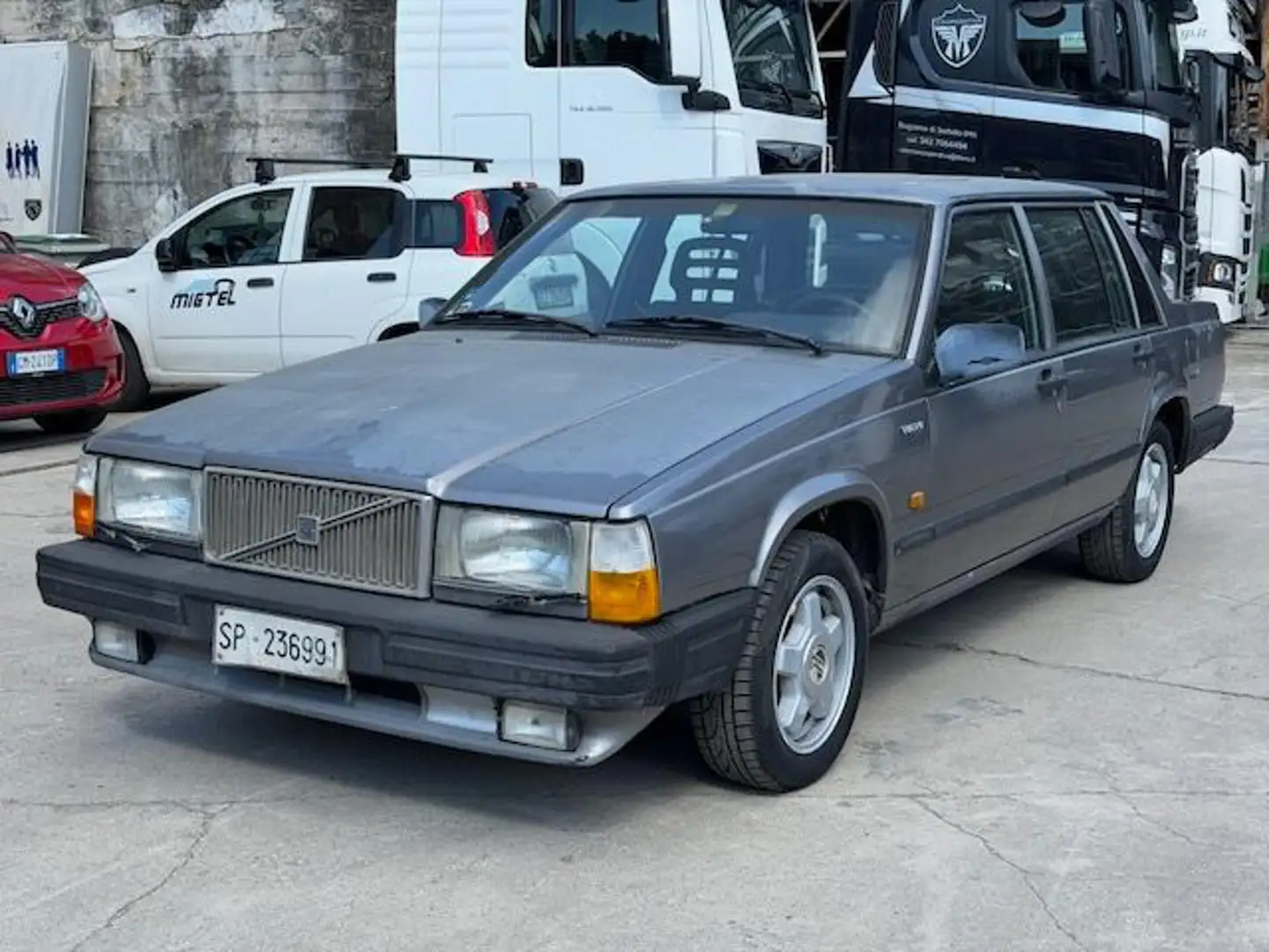 Volvo 740 2.0i turbo intercooler iscritta asi da restauro Gris - 1