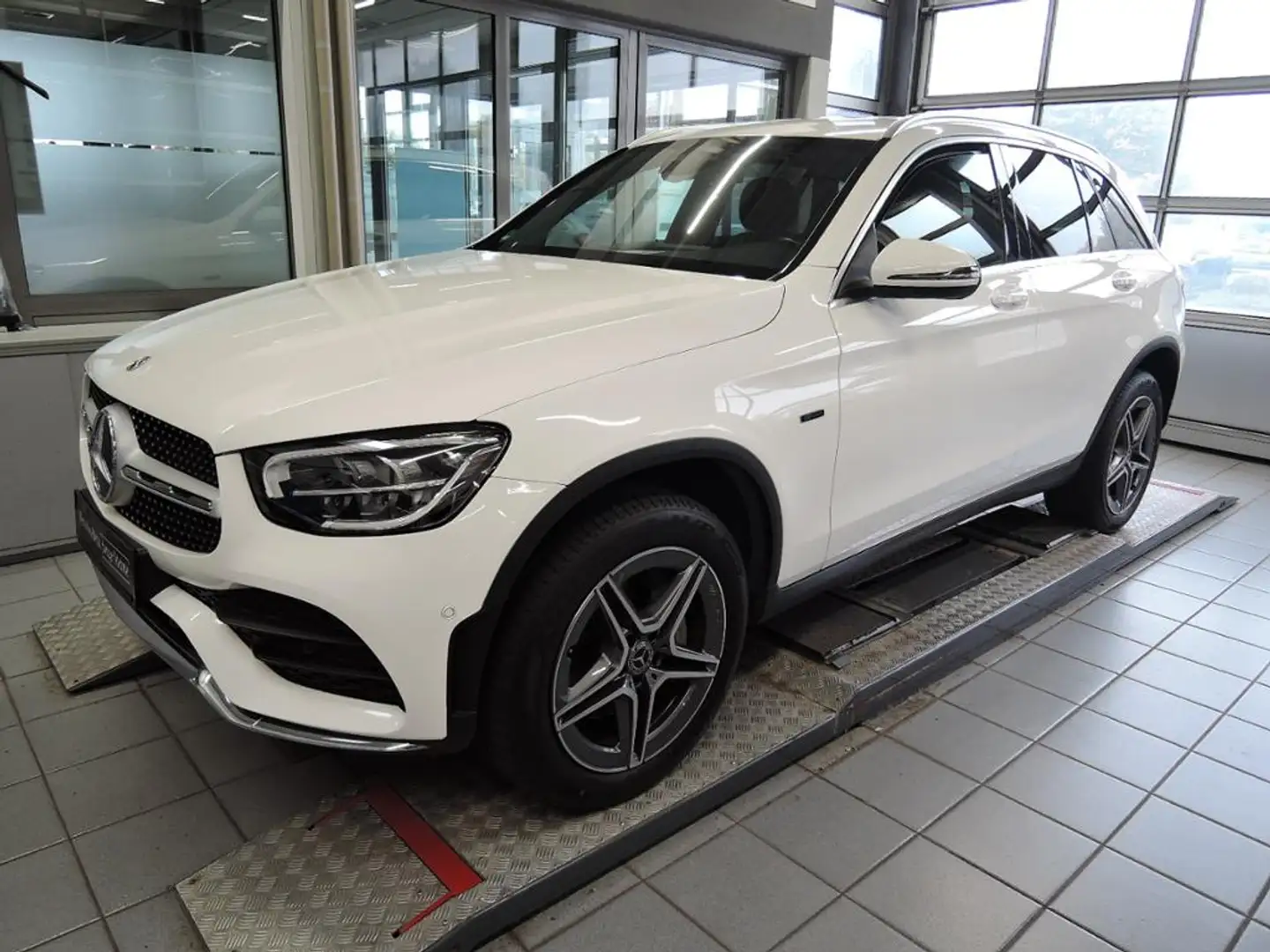 Mercedes-Benz GLC 300 e 4M AMG/9G/19"/LED/Kamera/Navigation/ Blanco - 1