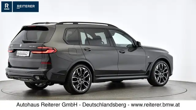 BMW X7 view 6