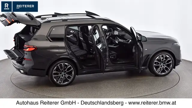 BMW X7 view 12
