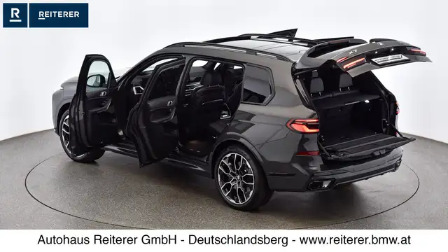 BMW X7 view 10