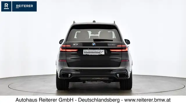 BMW X7 view 5