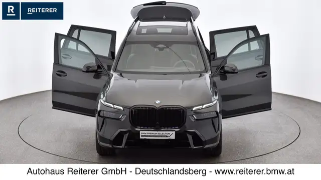 BMW X7 view 8