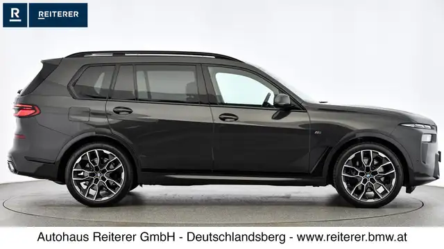 BMW X7 view 7
