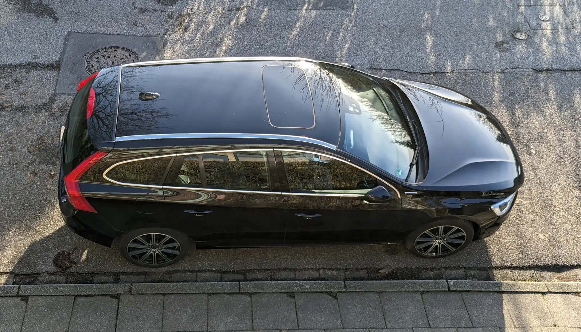 Volvo V60 D6 Twin Engine Geartronic AWD Summum plus Extras Siyah - 2