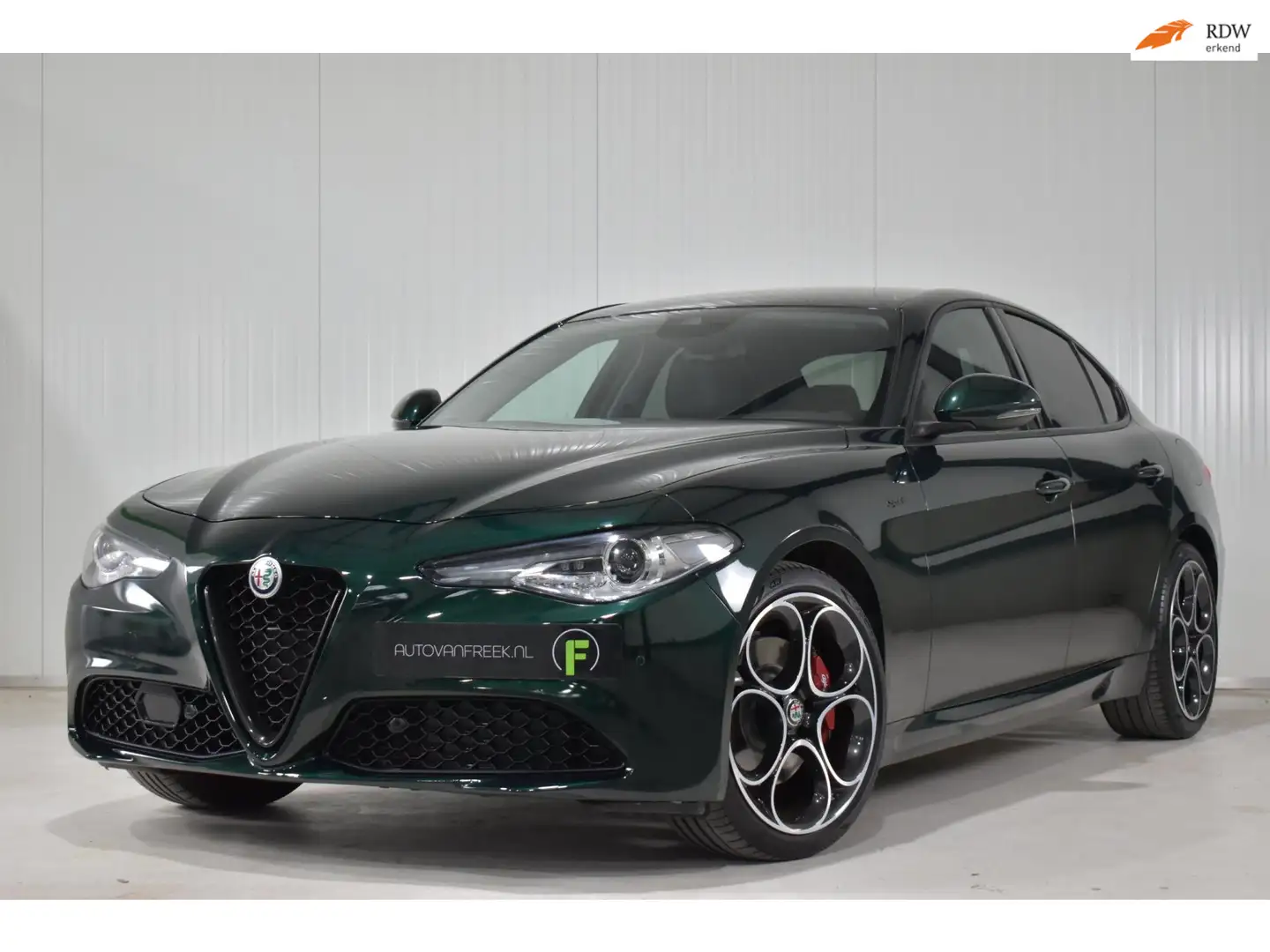Alfa Romeo Giulia 2.0 Turbo 200PK Sprint Evo | 1E EIG | DEALER ONDER Groen - 1