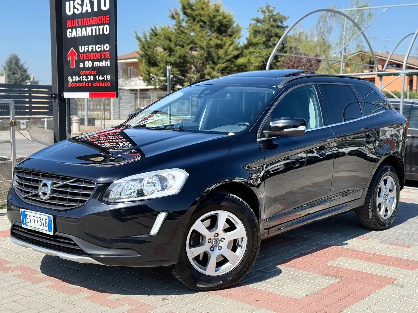 Volvo XC60 XC60 D4 AWD Geartronic Momentum Nero - 2