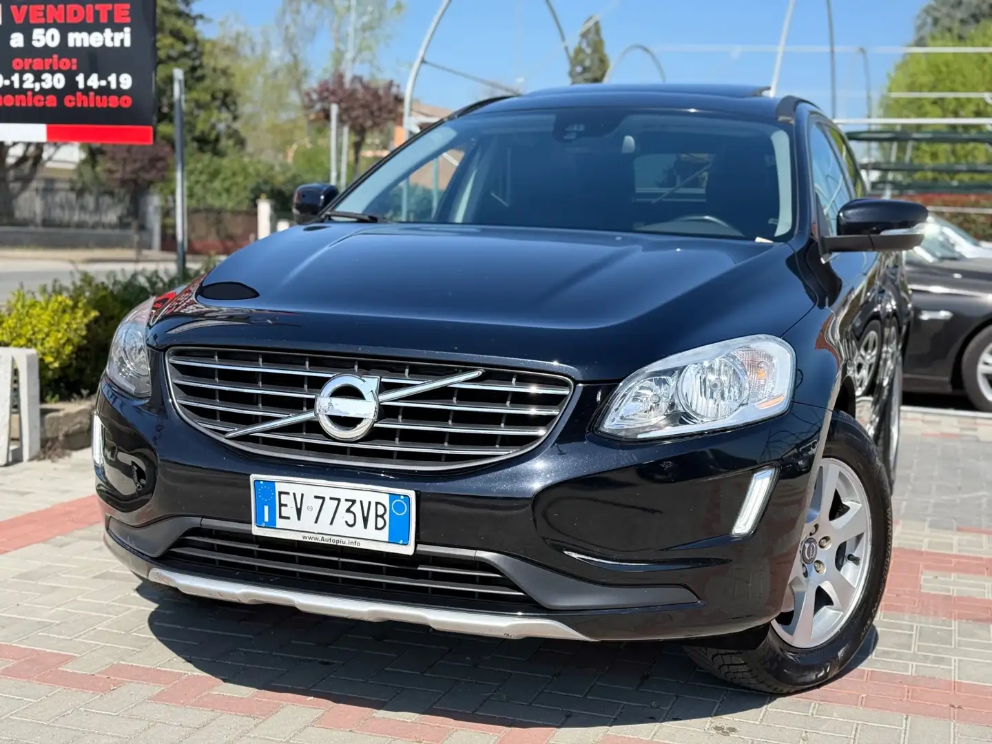 Volvo XC60 XC60 D4 AWD Geartronic Momentum Nero - 1