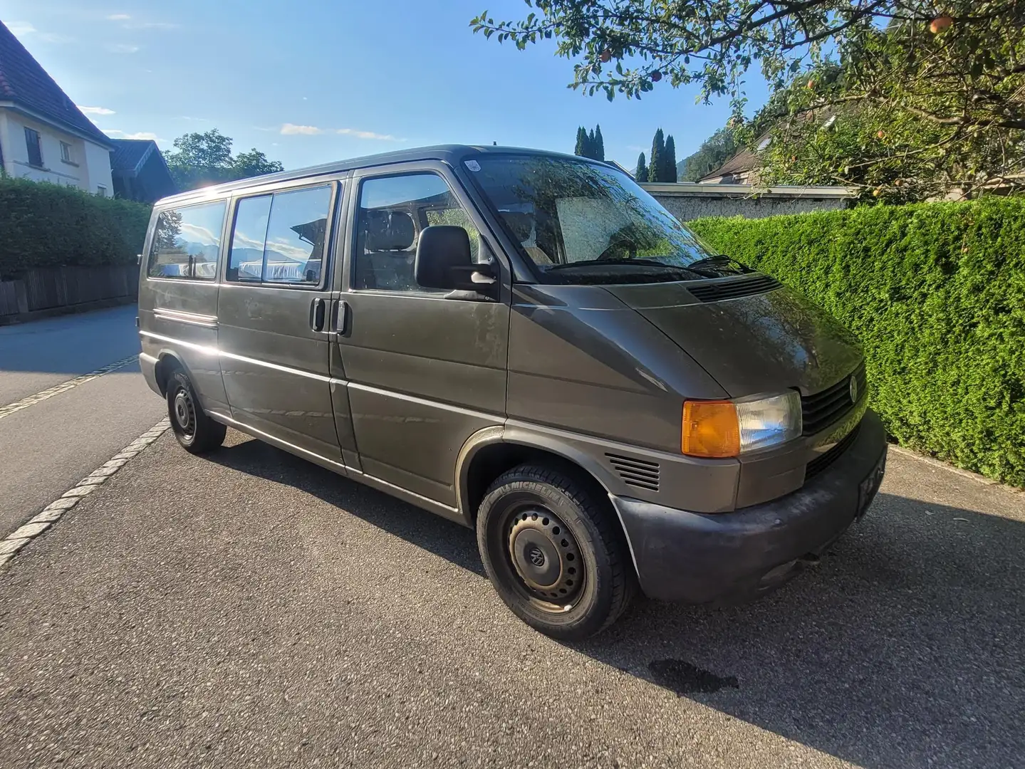 Volkswagen T4 Kombi Kombi 3-3-3 Syncro Ds. Braun - 1