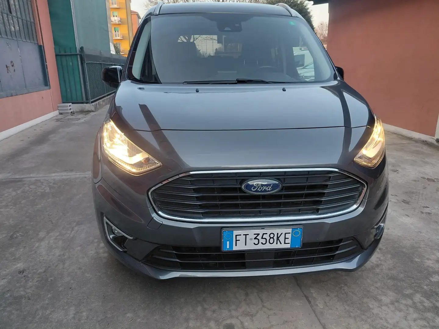 Ford Tourneo Connect titanium 7 posti Gris - 2