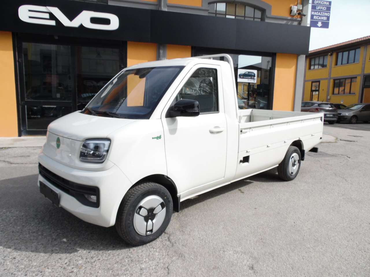 DR Automobiles KATAY 24 C CASSONE FISSO