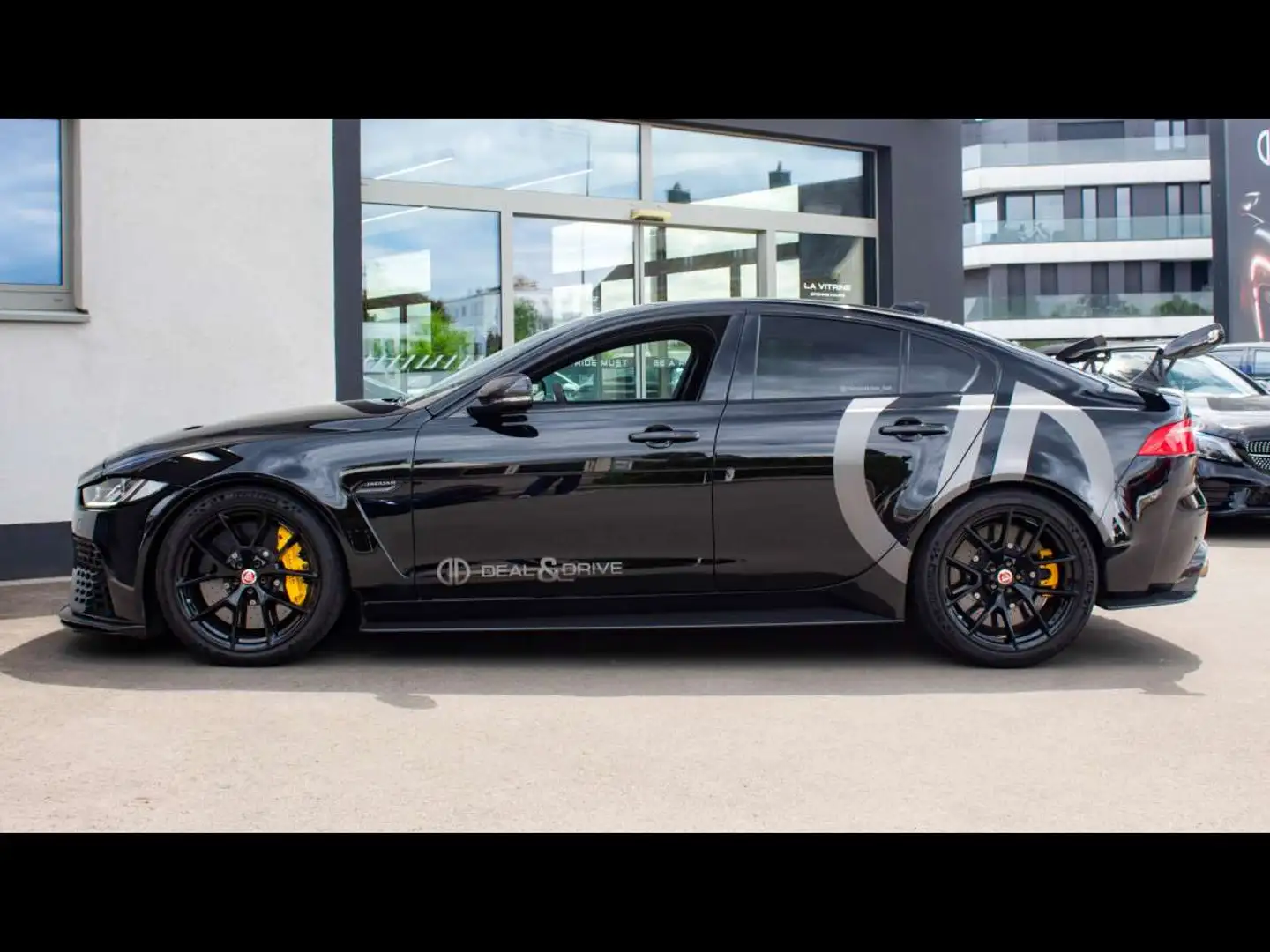 Jaguar XE SV PROJECT 8 TRACK PACK AWD 1/300KERAMIKCARBON Noir - 2