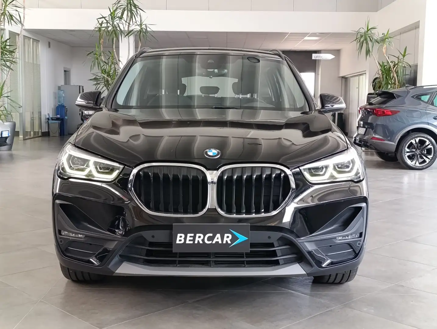 BMW X1 sDrive18d Business Advantage*PROIETTORI LED* Zwart - 2