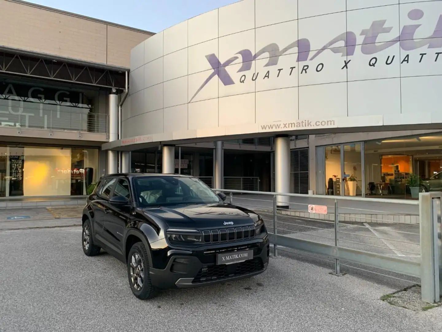 Jeep Avenger 1.2 Turbo MHEV Longitude AUTOMATICA Nero - 2