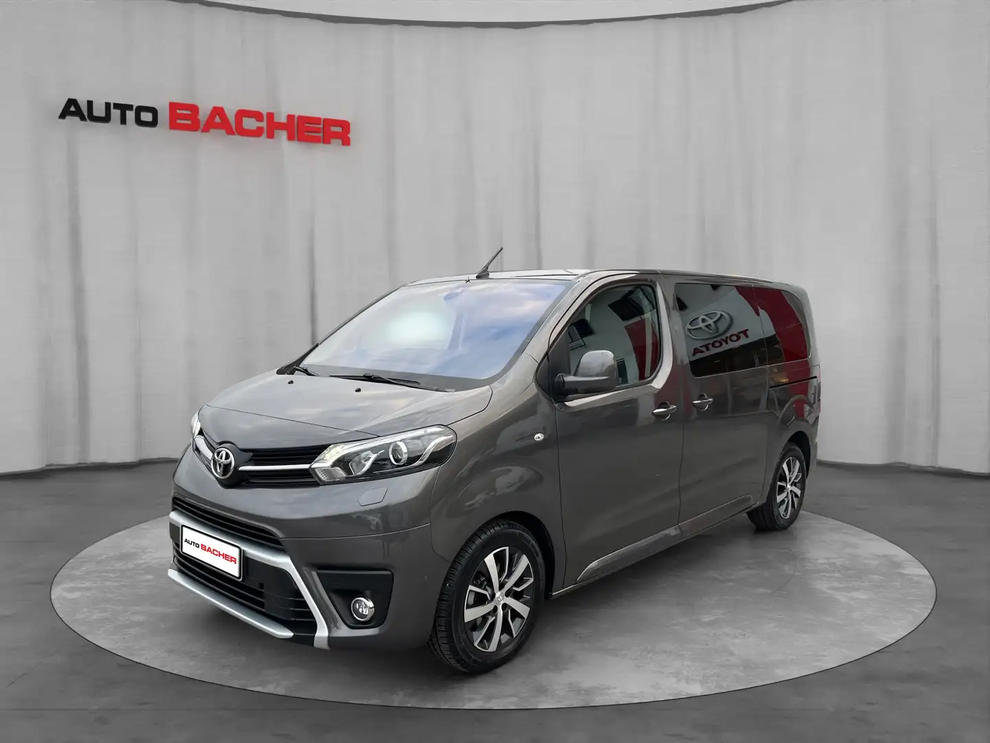 Toyota Proace Verso 2,0l D-4D medium Family+ Aut. Gris - 1