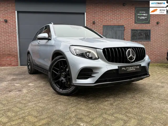 Mercedes-Benz GLC 350 350e Plug-in Hybrid | AMG 63 Look | Night | Pano |
