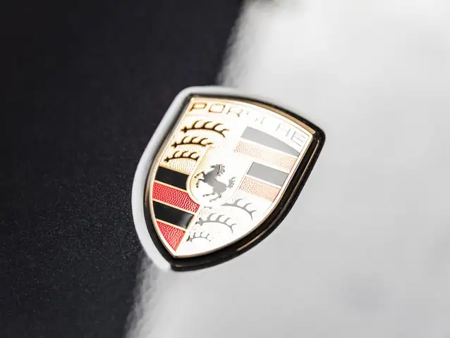 Porsche 992 view 8