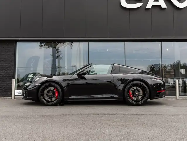 Porsche 992 view 3