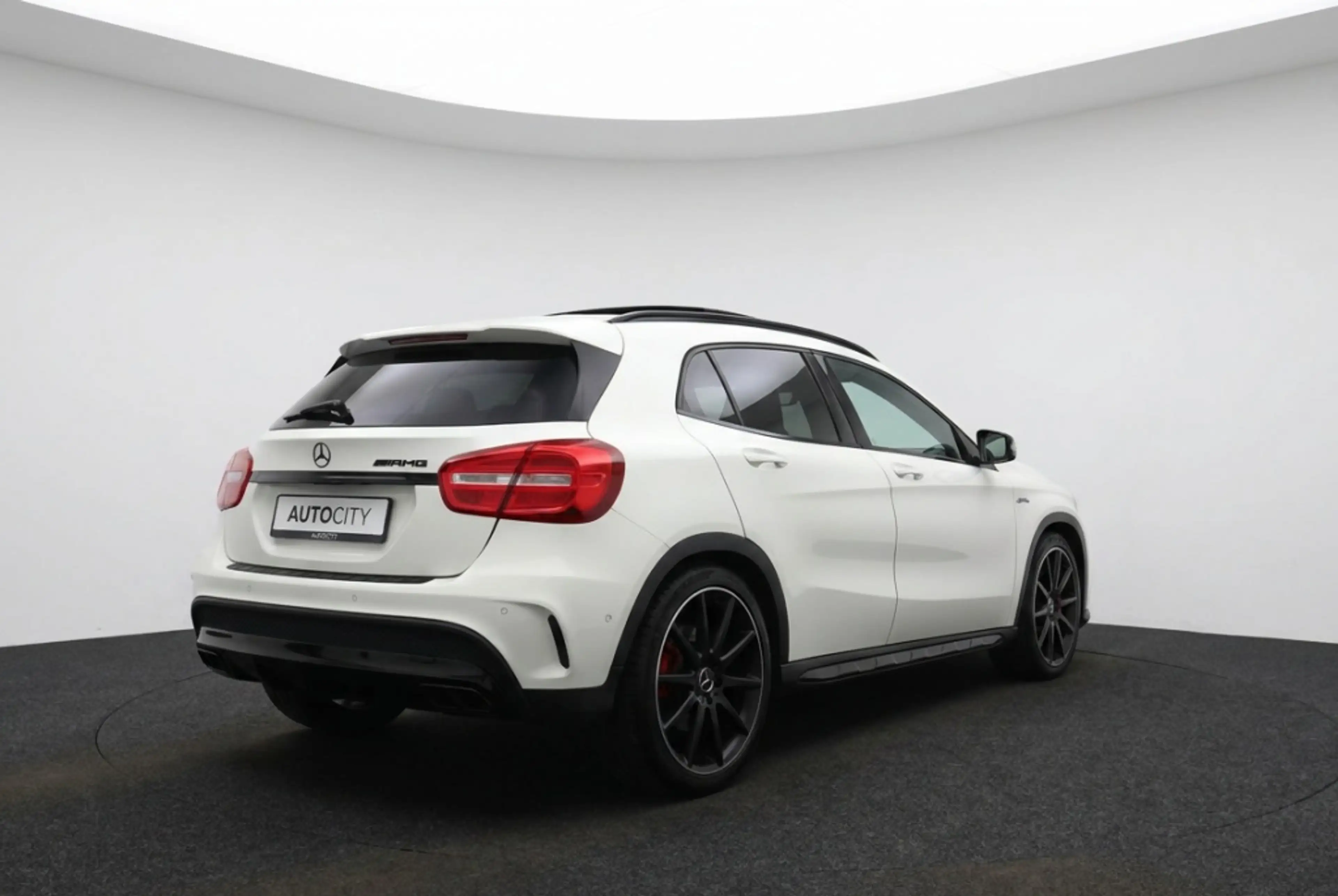 Mercedes-Benz GLA 45 AMG 4MATIC 381PK Pano | Night Pakket | AMG Performance — photo 3