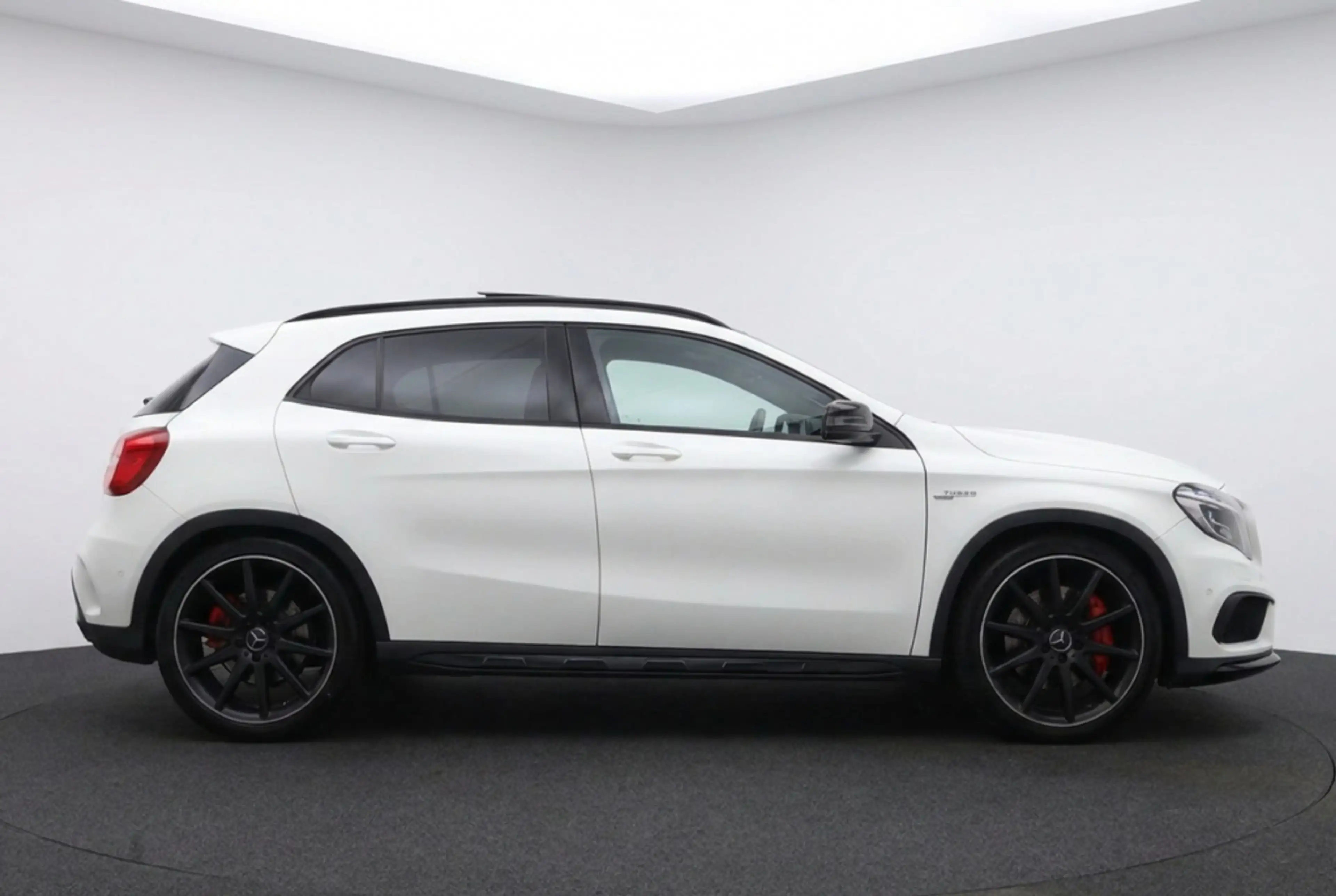 Mercedes-Benz GLA 45 AMG 4MATIC 381PK Pano | Night Pakket | AMG Performance — photo 5