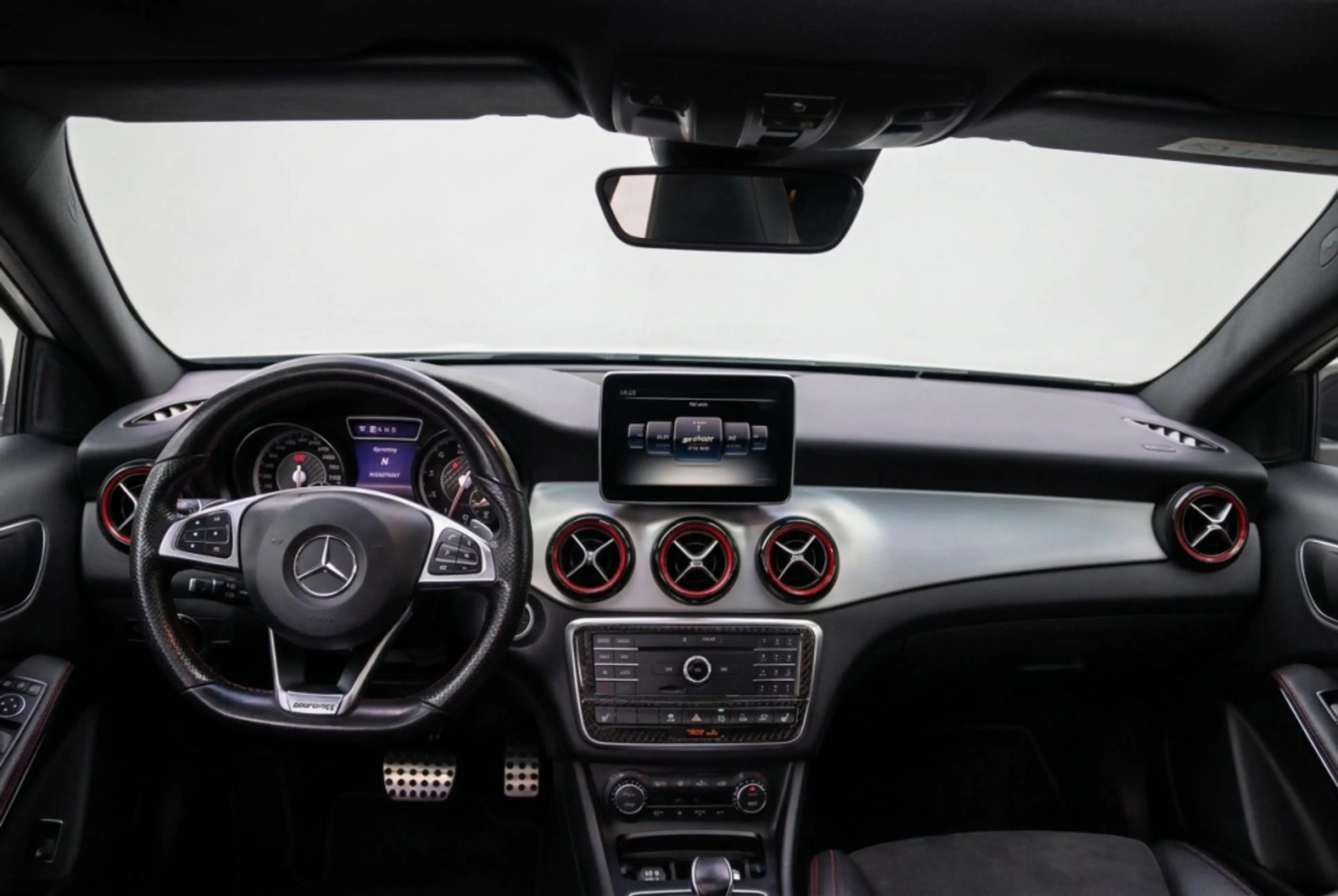 Mercedes-Benz GLA 45 AMG 4MATIC 381PK Pano | Night Pakket | AMG Performance — photo 11