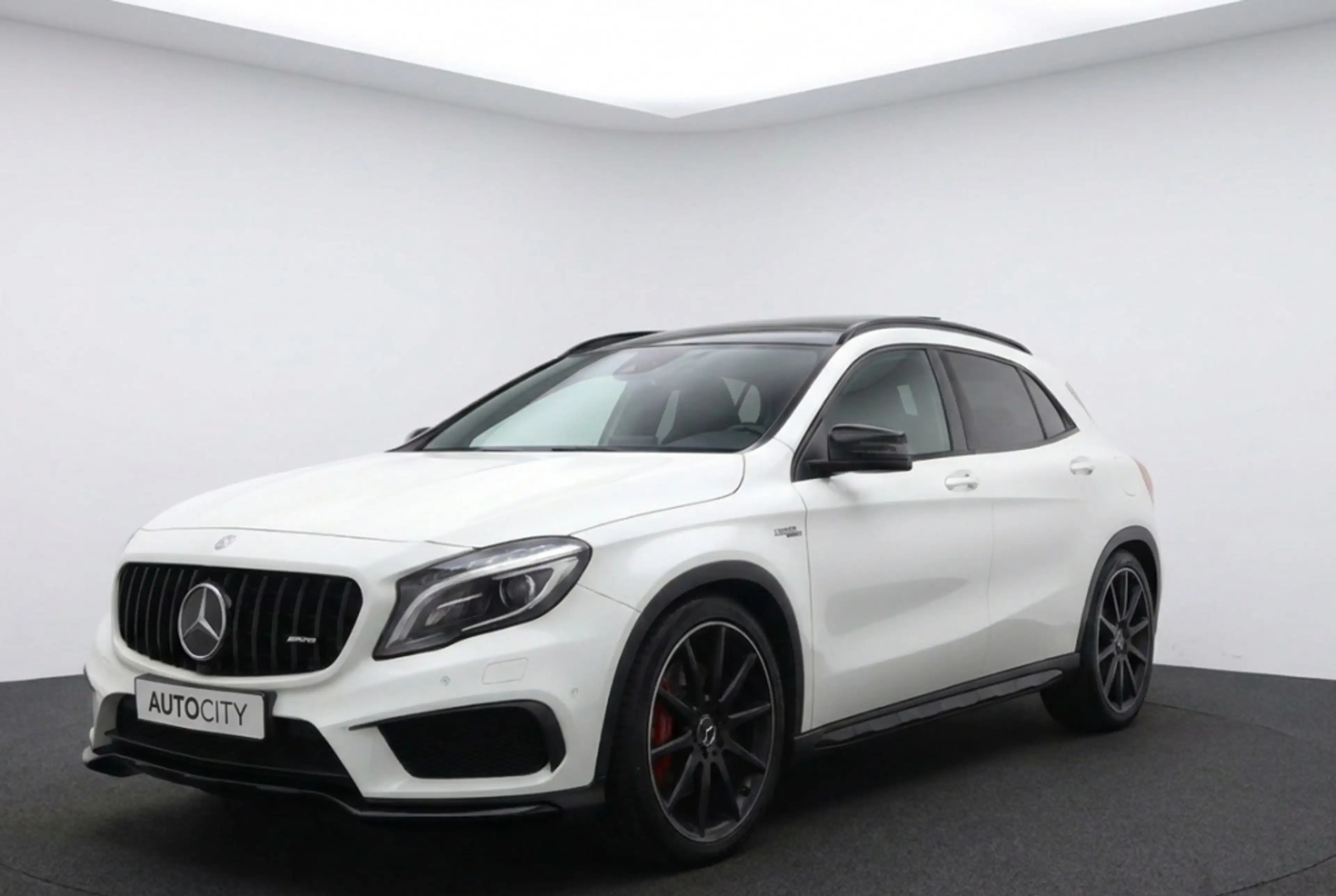 Mercedes-Benz GLA 45 AMG 4MATIC 381PK Pano | Night Pakket | AMG Performance