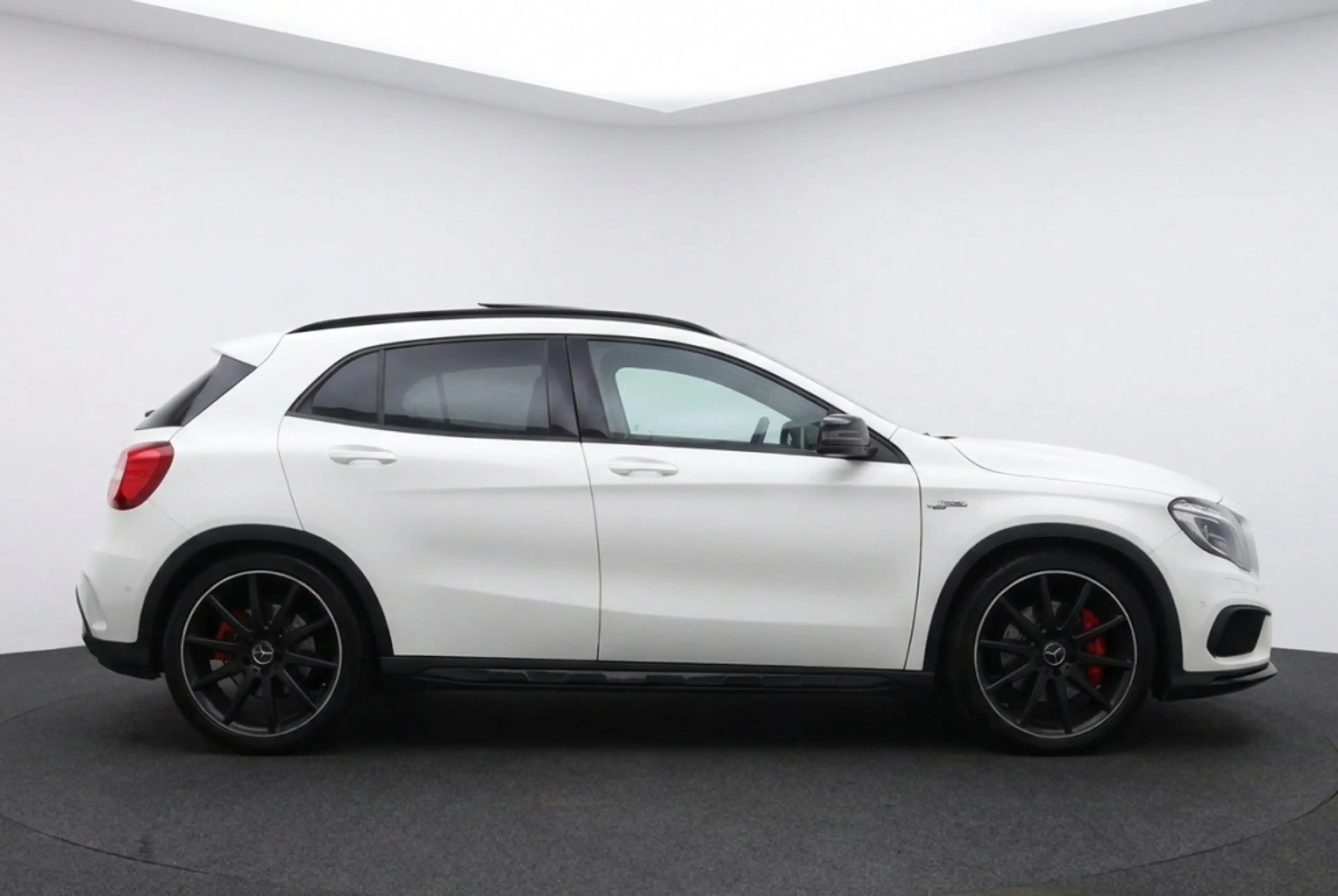 Mercedes-Benz GLA 45 AMG 4MATIC 381PK Pano | Night Pakket | AMG Performance — photo 2
