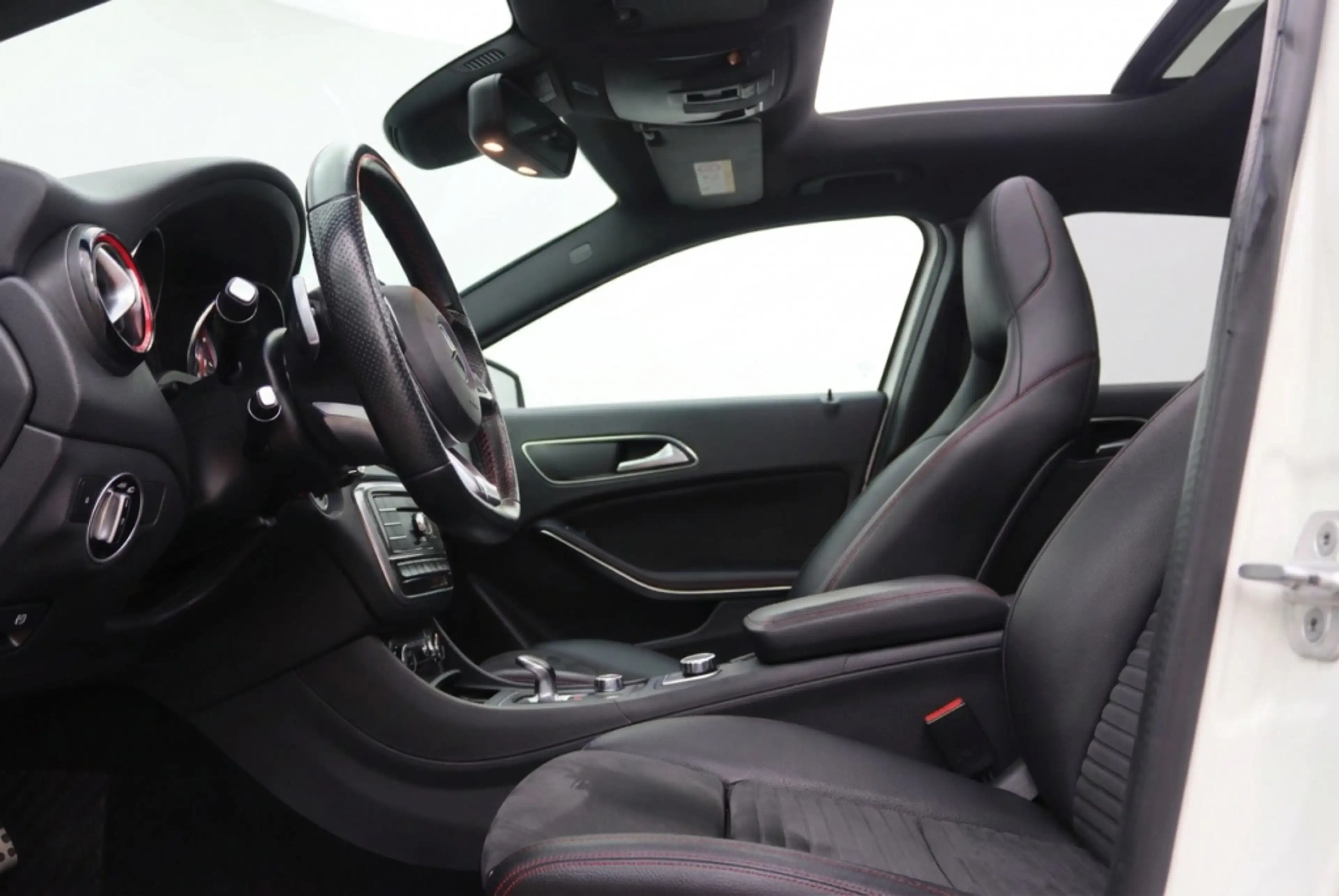 Mercedes-Benz GLA 45 AMG 4MATIC 381PK Pano | Night Pakket | AMG Performance — photo 9