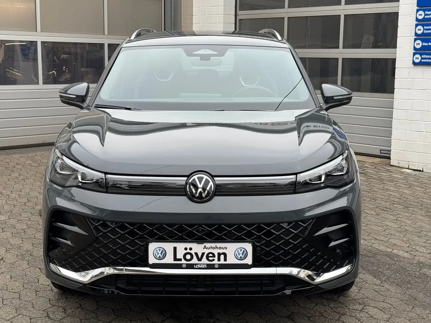 Volkswagen Tiguan 1.5 eTSI DSG R-Line|AHK|IQ.LIGHT|NAVI|SHZ Grau - 2