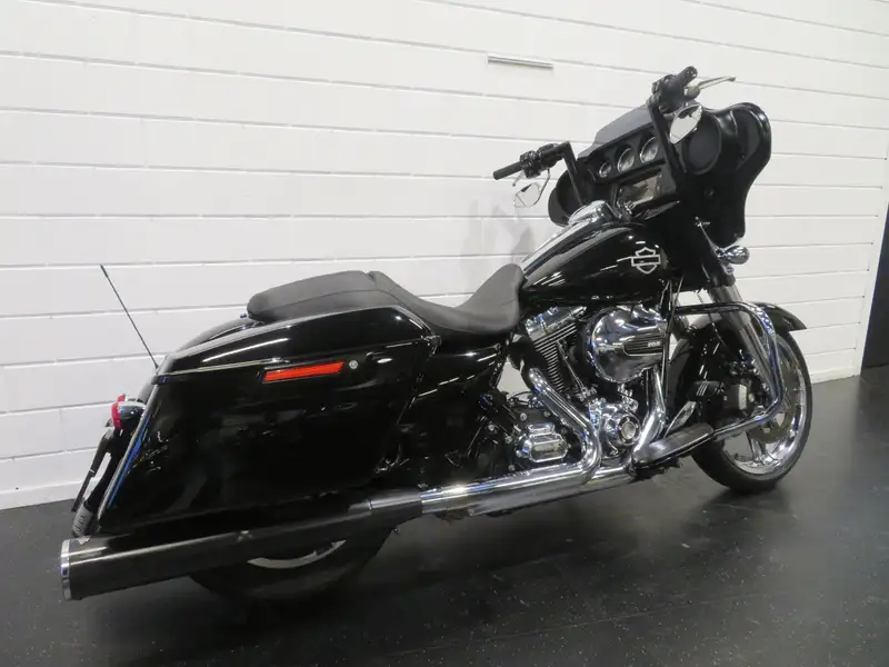 Harley-Davidson Street Glide - foto 3