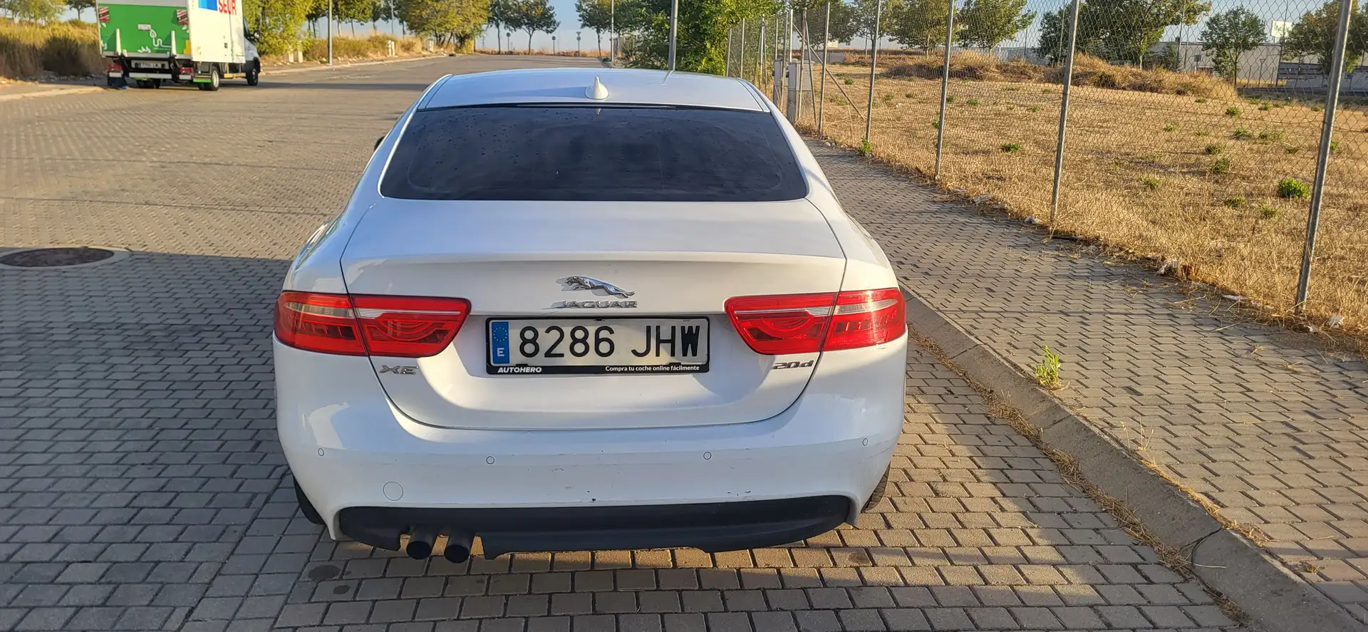 Jaguar XE XE 2.0 Diesel Pure Aut. 180 Pure Blanco - 2