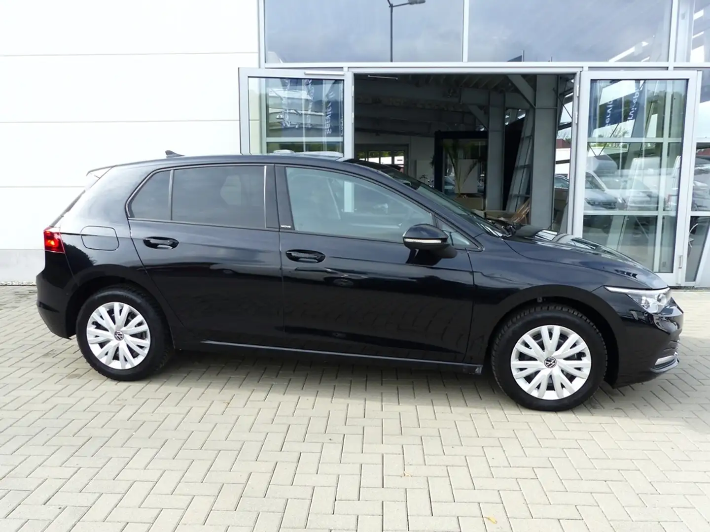 Volkswagen Golf 8 2.0 TDI DSG Move *LED*PDC*ACC* Schwarz - 2