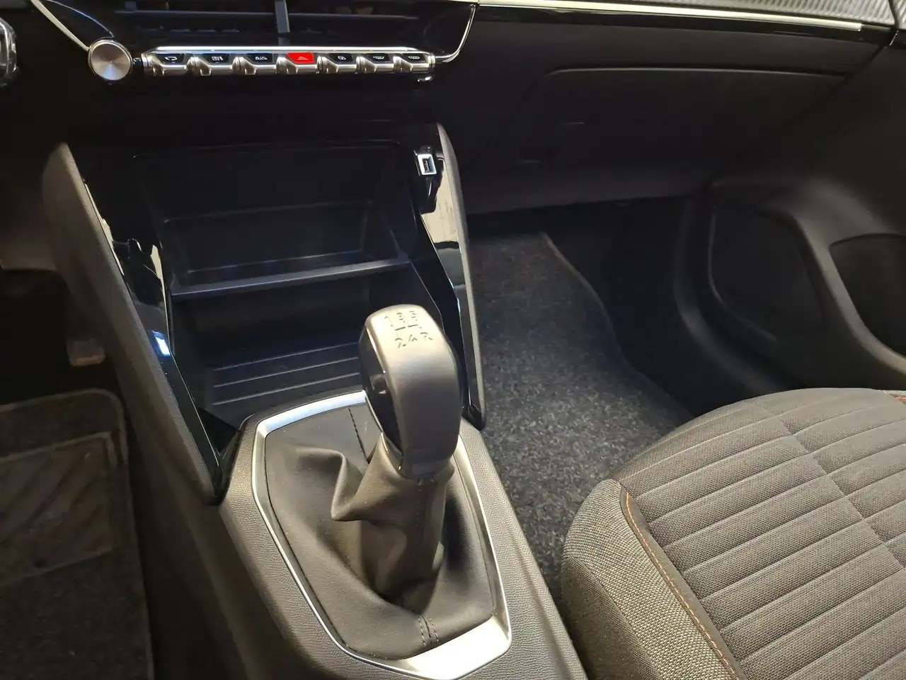 Peugeot 208 II 2019 1.2 puretech Active Pack s&s 75cv 13