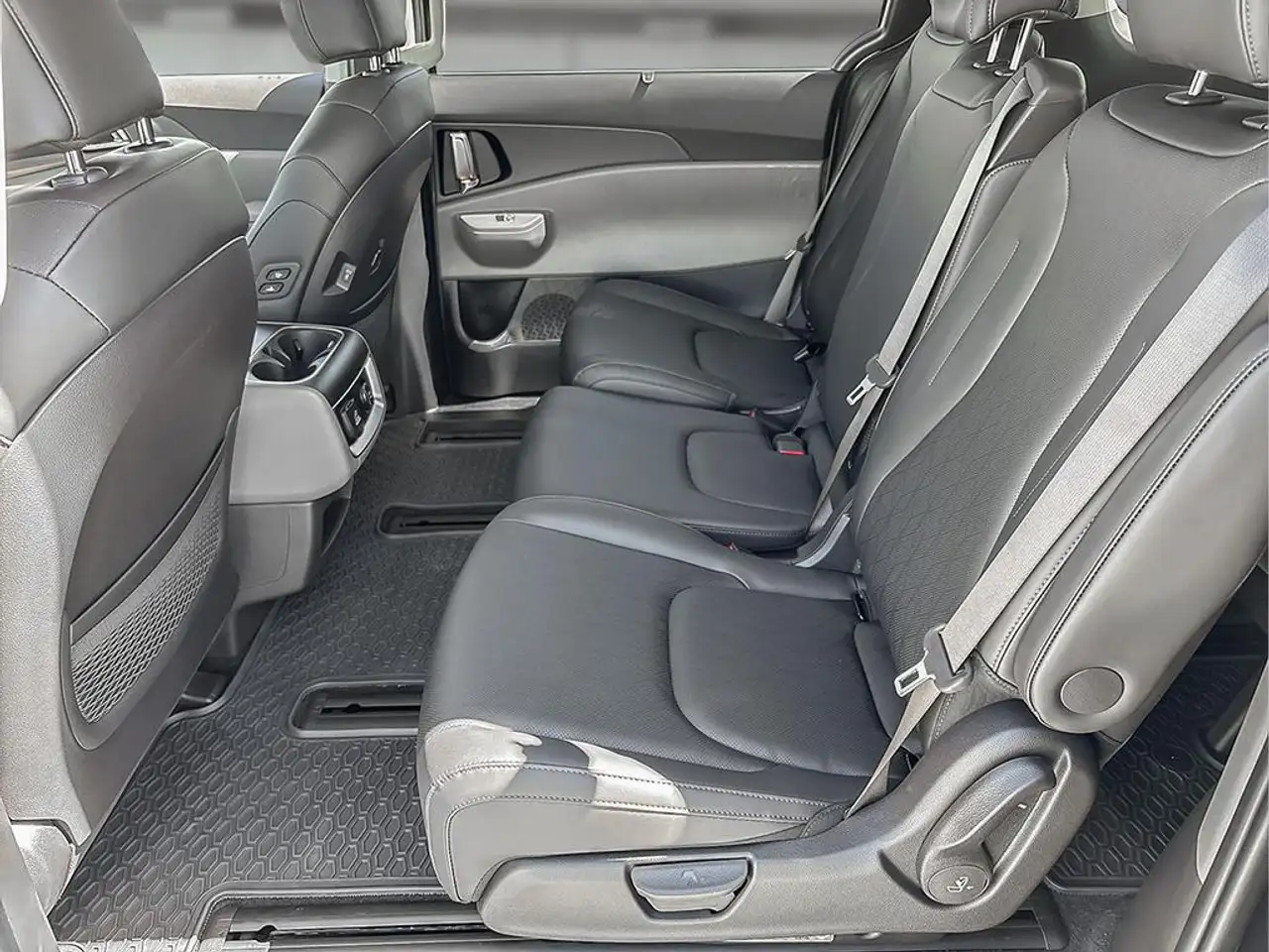 Kia Carnival photo Kia Carnival