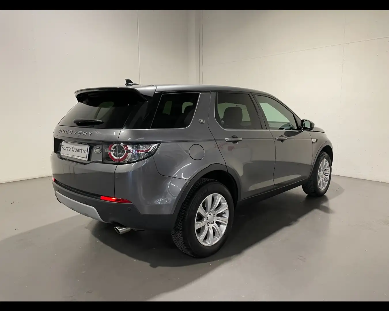Land Rover Discovery Sport 2.0 TD4 HSE AWD AUTO. Grijs - 2
