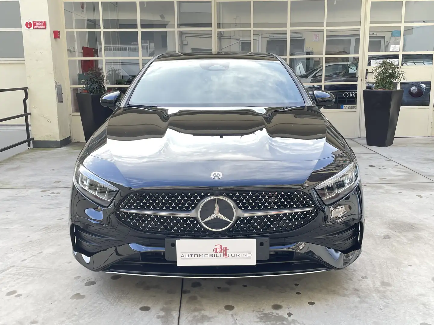 Mercedes-Benz A 180 A 180 " AMG "Premium Night edition Plus auto Schwarz - 2