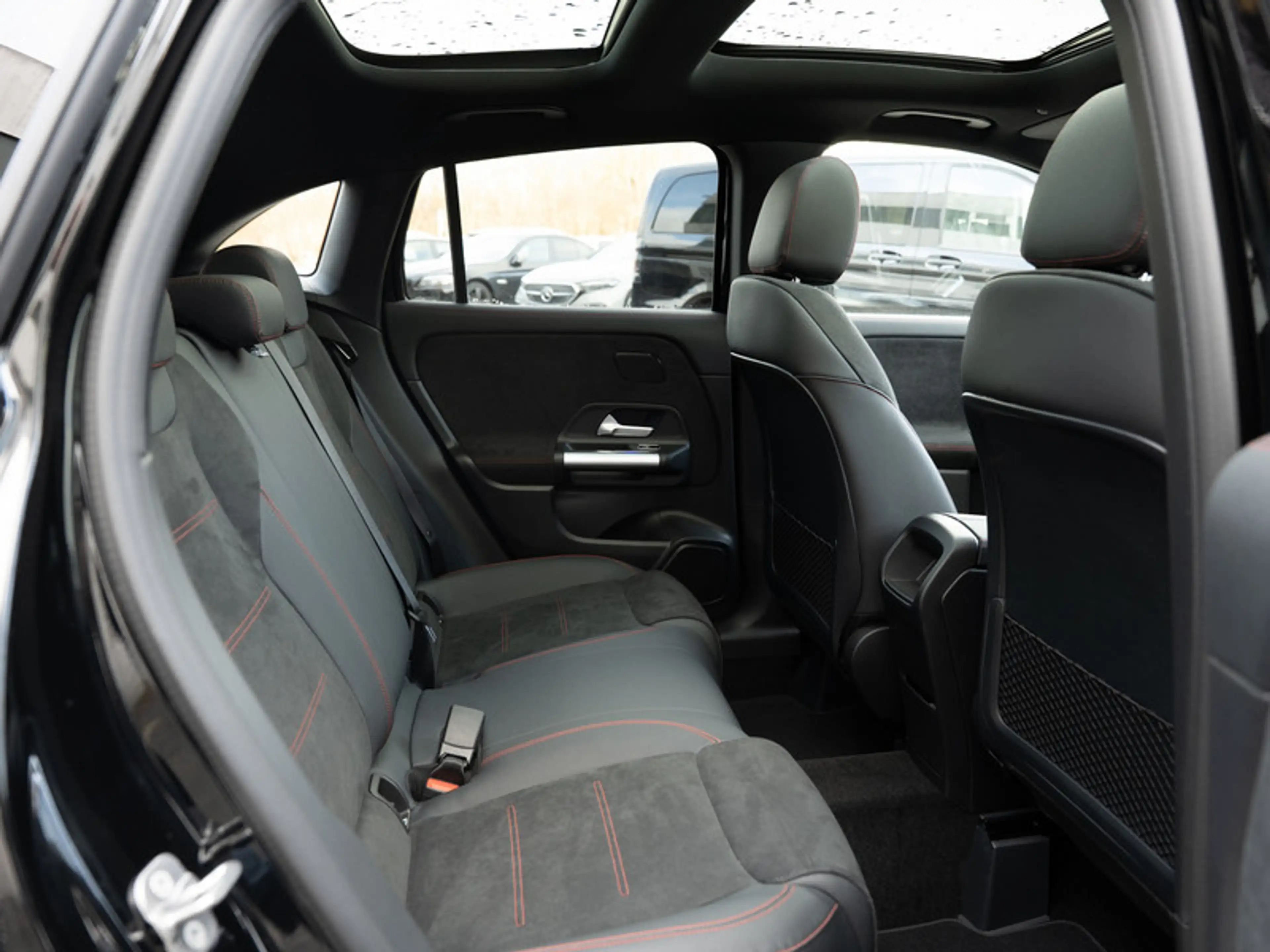 Mercedes-Benz GLA 200 AMG-Sport/MLB/360/Pano/AHK/Night/Distr — photo 5